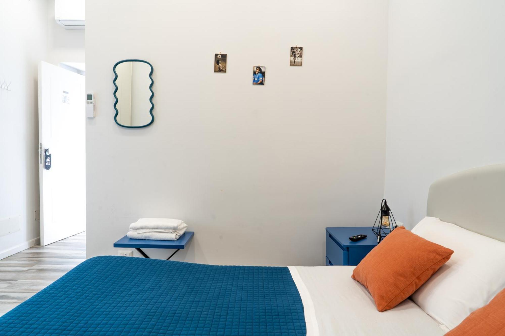Fara'S House Bed & Breakfast Napoli Oda fotoğraf